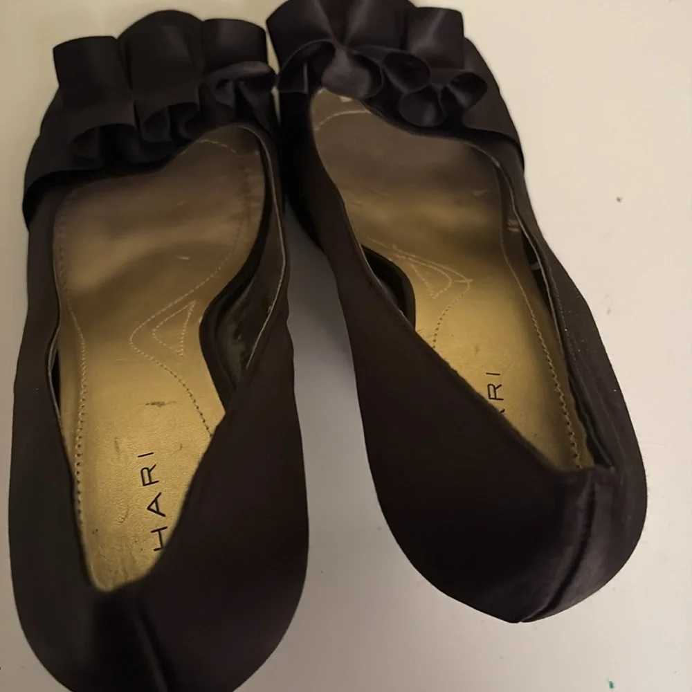 Tahari Sloan Black Satin Peep Toe Heels Size 9.5